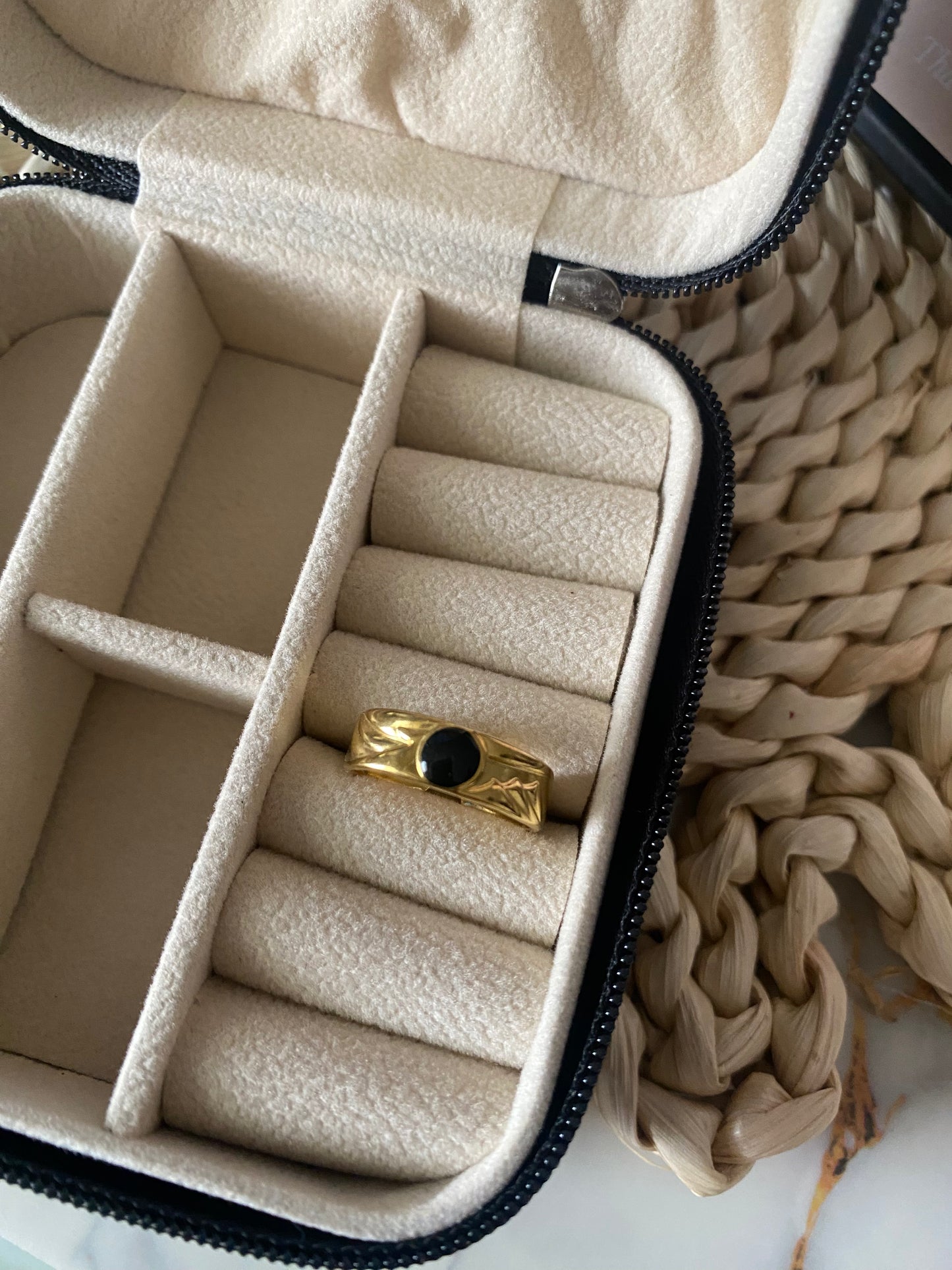 Anillo basico negro