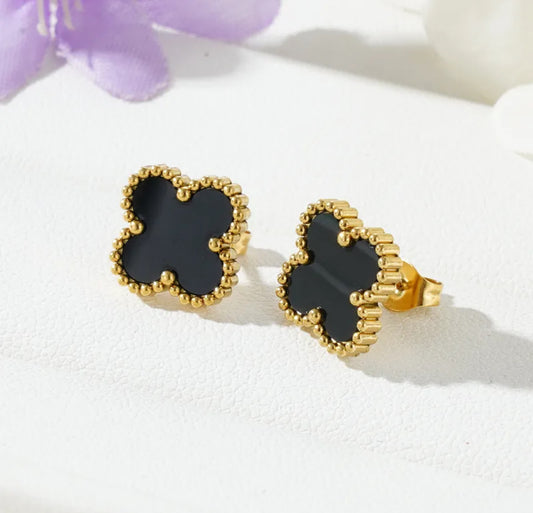 Aretes trébol negro